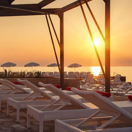 Hotel Plava Laguna 4*