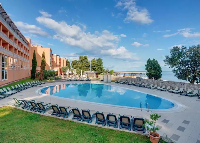 Hotel Plava Laguna 4*