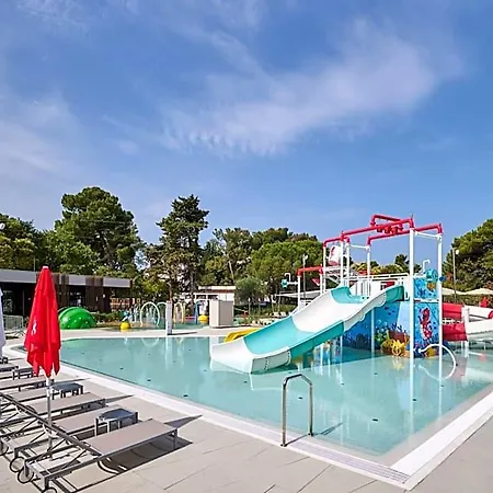 Plava Laguna Hotell 4*