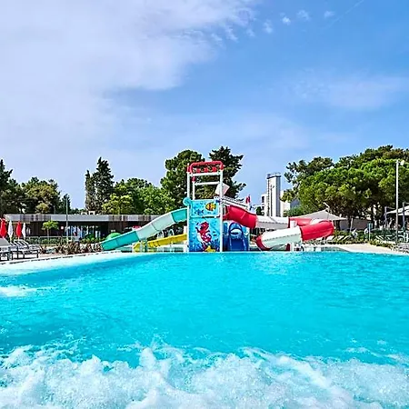Plava Laguna Hotell 4*