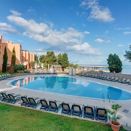 Hotel Plava Laguna 4*