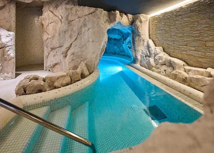 Hotel Plava Laguna 4*