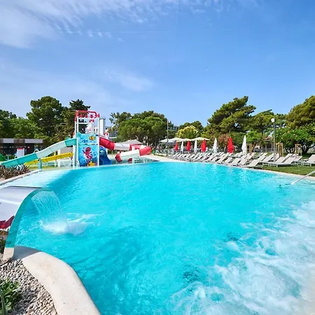 Plava Laguna ホテル 4*