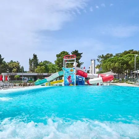 Plava Laguna ホテル