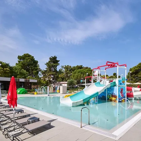 Plava Laguna ホテル 4*