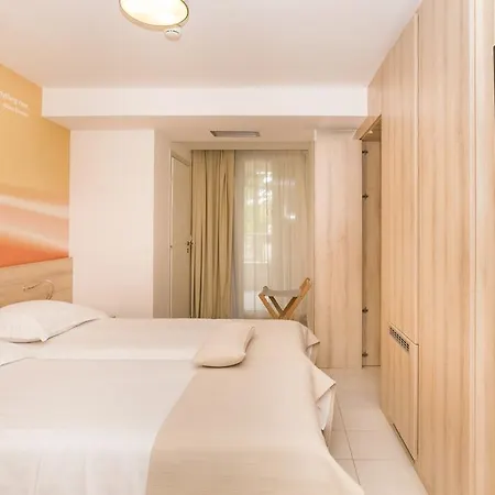 Plava Laguna 4* ウマグ